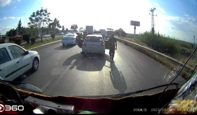 Antalya'da trafikte yol vermeme kavgası