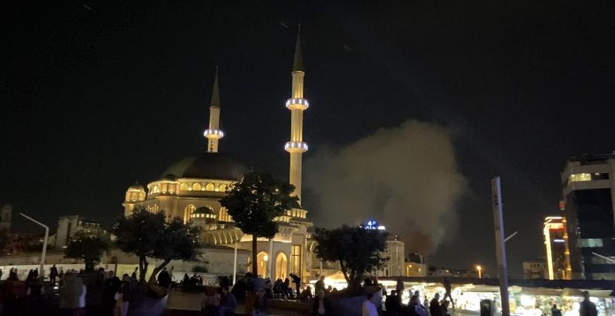 Beyoğlu'nda 2 katlı gece kulübünde korkutan yangın