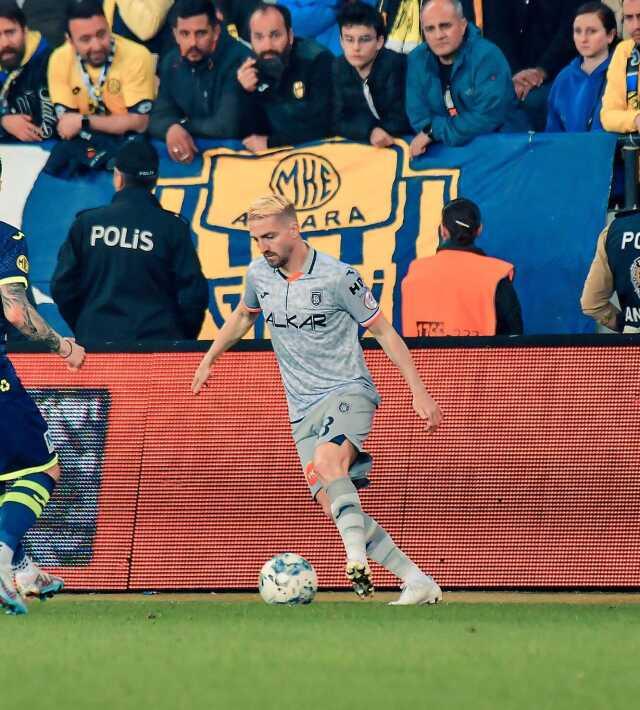 Caner Erkin yeni saç rengiyle sosyal medyanın diline düştü! Herkes aynı yorumu yapıyor