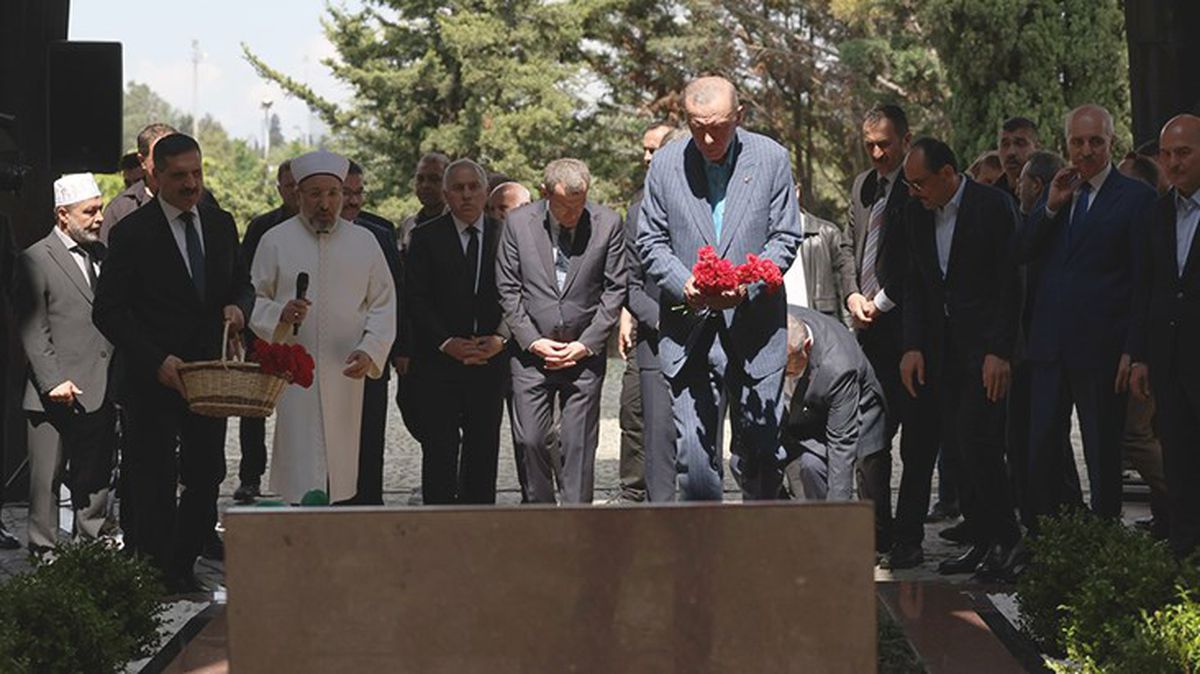 Seçimlerden önce Cumhurbaşkanı Erdoğan'dan Özal'ın kabrine ziyaret