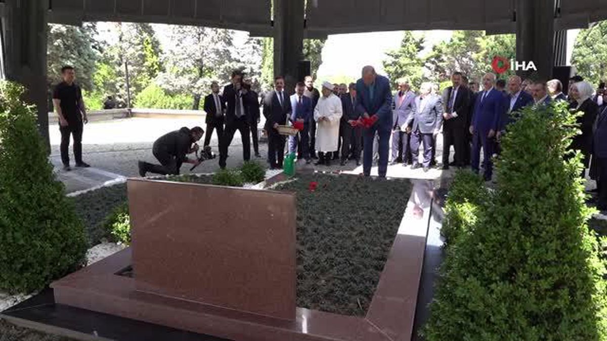 Cumhurbaşkanı Erdoğan, Özal ve Erbakan'ın Kabrini Ziyaret Etti