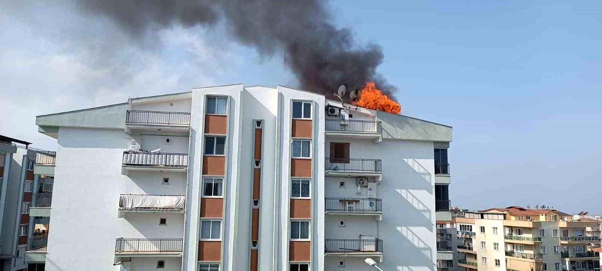 Sigarayla uyuyakalan kişi çıkan yangında yaralandı