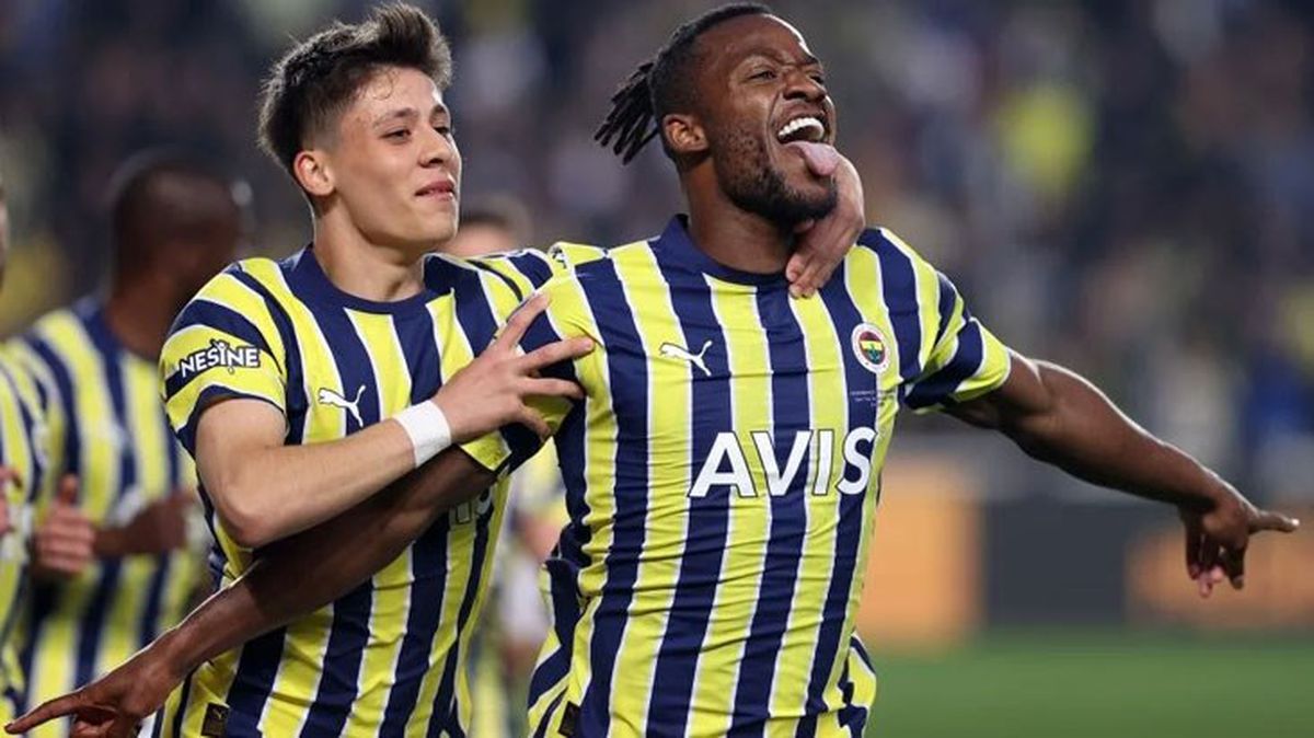 Fenerbahçe'nin yıldızından taraftarı uçuracak sözler: 2 kupayı birden müzemize getirebiliriz
