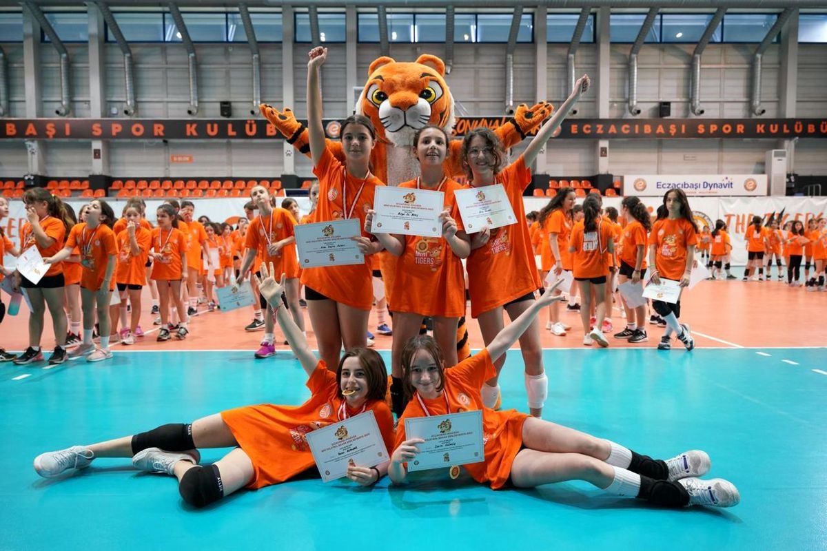 Eczacıbaşı Spor Kulübü'nün Mini Tigers Voleybol Şenliği düzenlendi