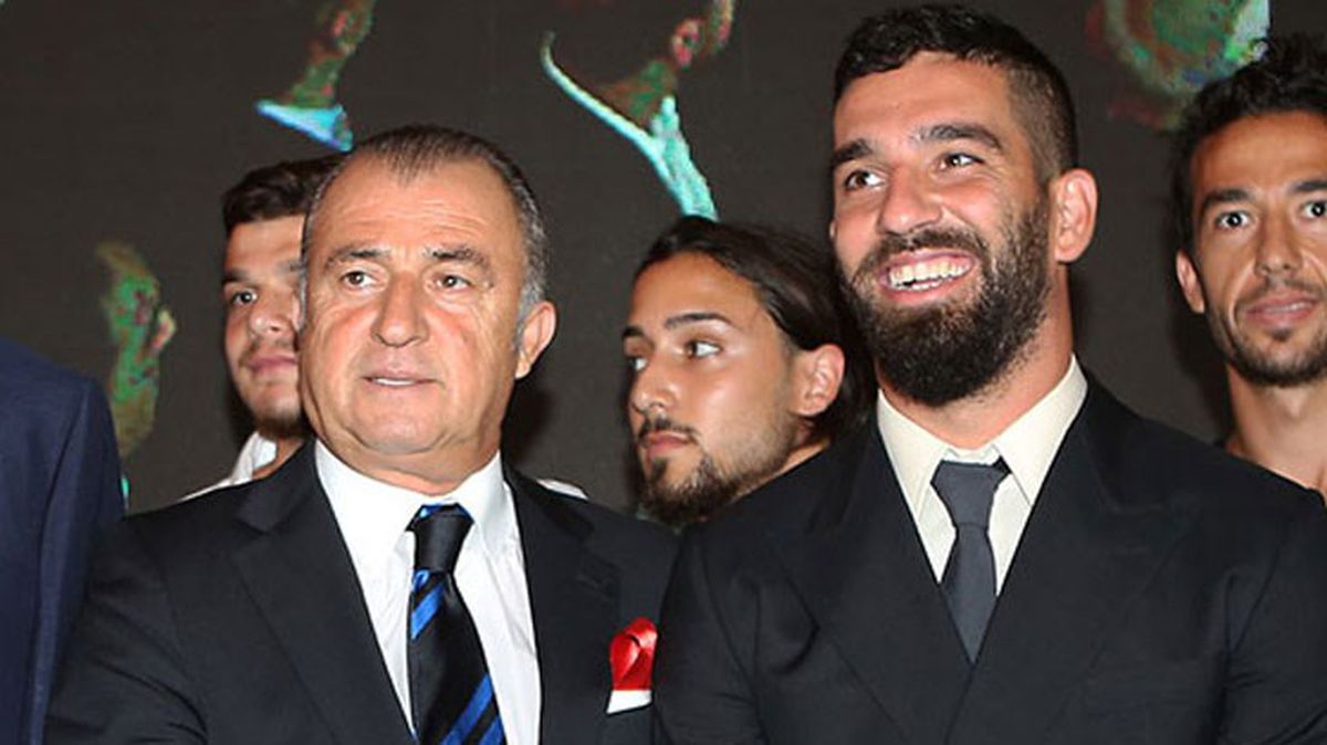 Herkes Arda Turan'ın son dakikada gelen zafer sonrası Fatih Terim için dediklerini konuşuyor: Atamız, idolümüz