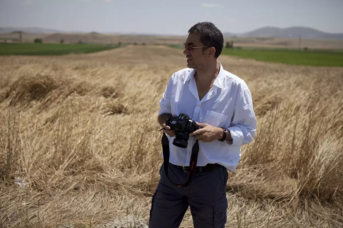Kuru Otlar Üstüne konusu nedir? Kuru Otlar Üstüne oyuncuları kimler? Kuru Otlar Üstüne filminin yönetmeni kim?