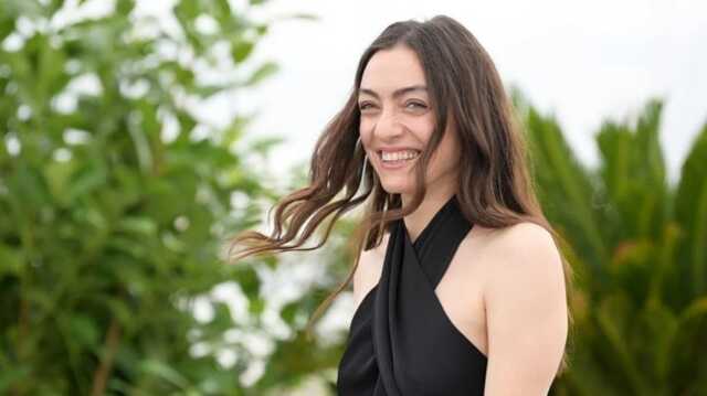 Merve Dizdar, Cannes Film Festivali'nde En İyi Kadın Oyuncu Ödülünü aldı