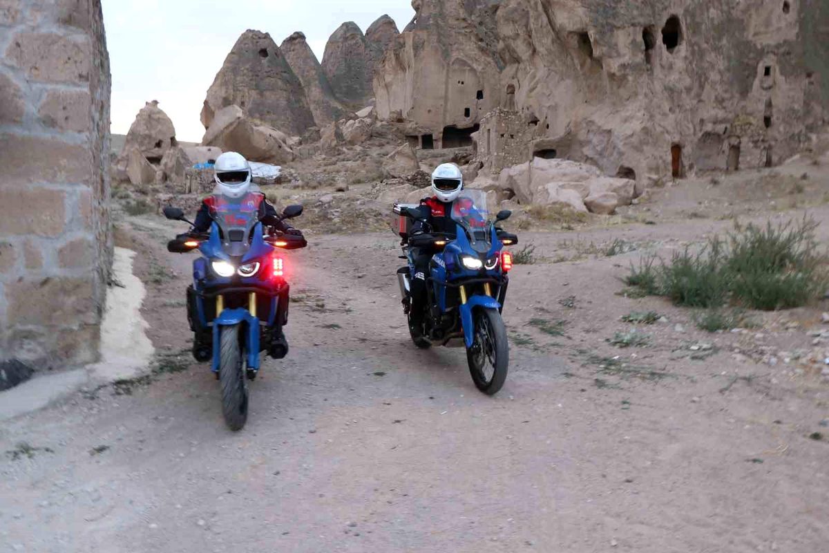 Aksaray'da Motosikletli Jandarma Timleri Tarihi Mekanları Kontrol Ediyor
