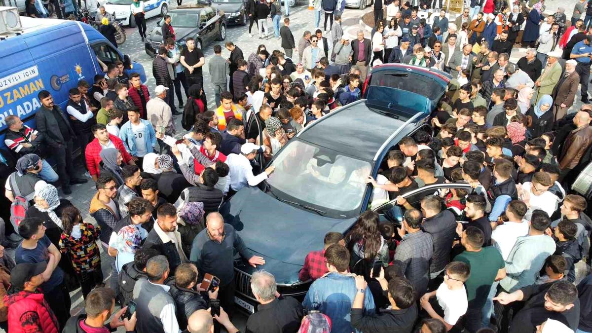 Türkiye'nin yerli otomobili Togg, Bolvadin'de görücüye çıktı