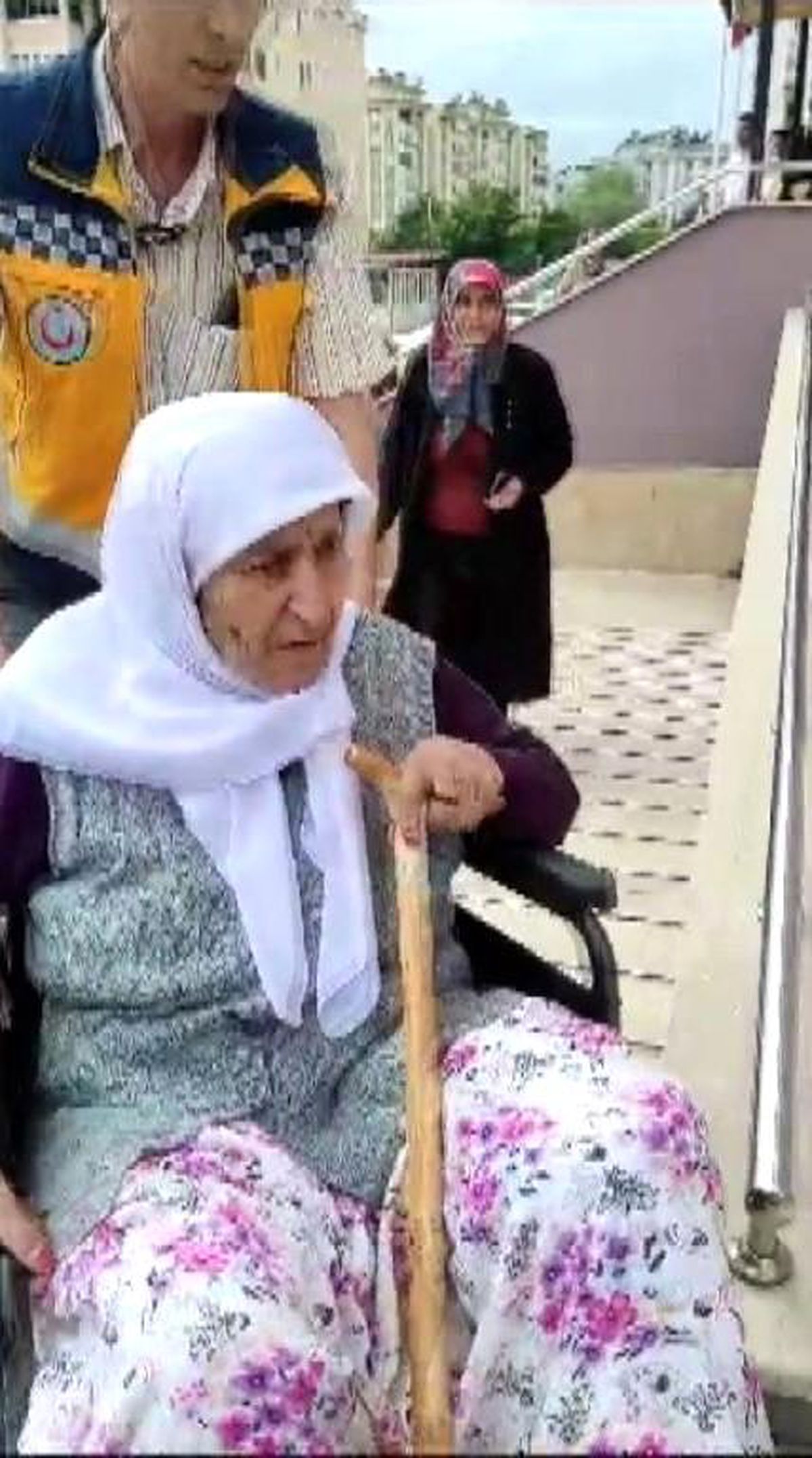 100 yaşındaki Fatma nine oyunu kullandı