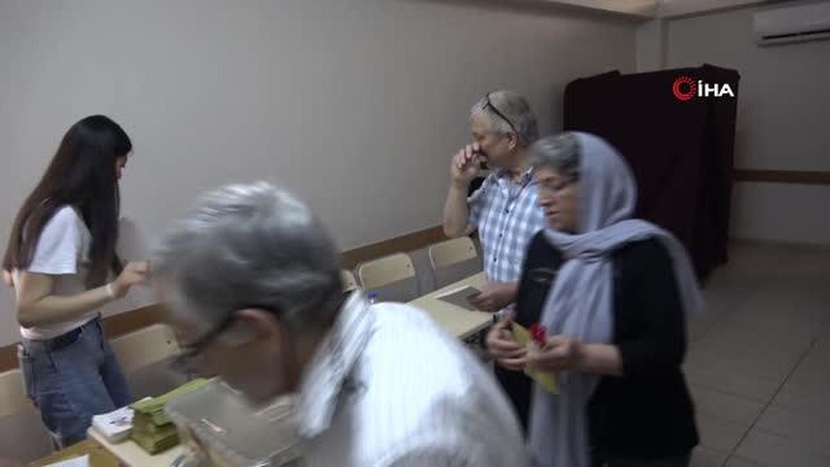 Adana'da Cumhurbaşkanı Seçimi Oy Kullanma Başladı