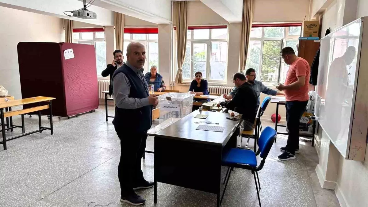 Afyonkarahisar'da oy verme işlemi başladı