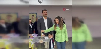AK Parti'li İnan, eşi ve çocuğuyla birlikte oyunu kullandı