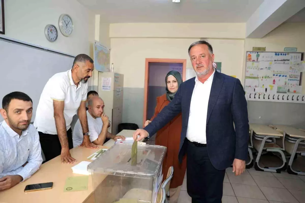 Artuklu Belediye Başkanı Mehmet Tatlıdede oyunu kullandı