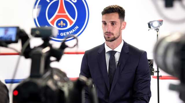 Attan düştüğü için hastaneye kaldırılan Paris Saint-Germain'in kalecisi Sergio Rico, entübe edildi