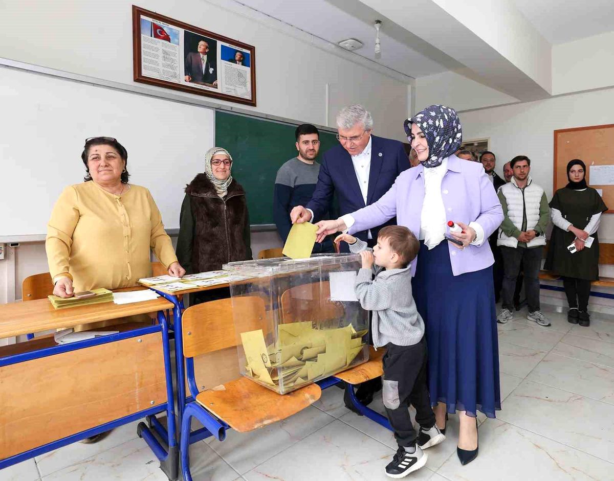 Sakarya Büyükşehir Belediye Başkanı Ekrem Yüce Seçim Katılım Çağrısı Yaptı