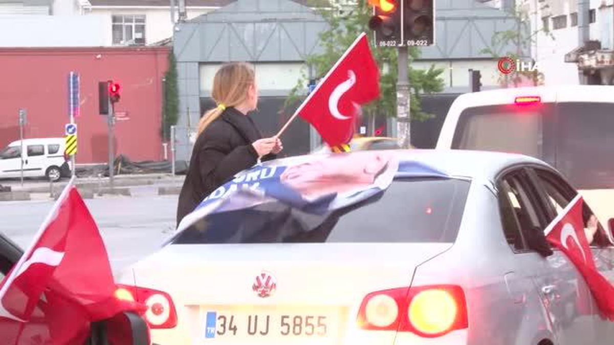 Beyoğlu Kasımpaşa'da Vatandaşlar Seçim Coşkusu