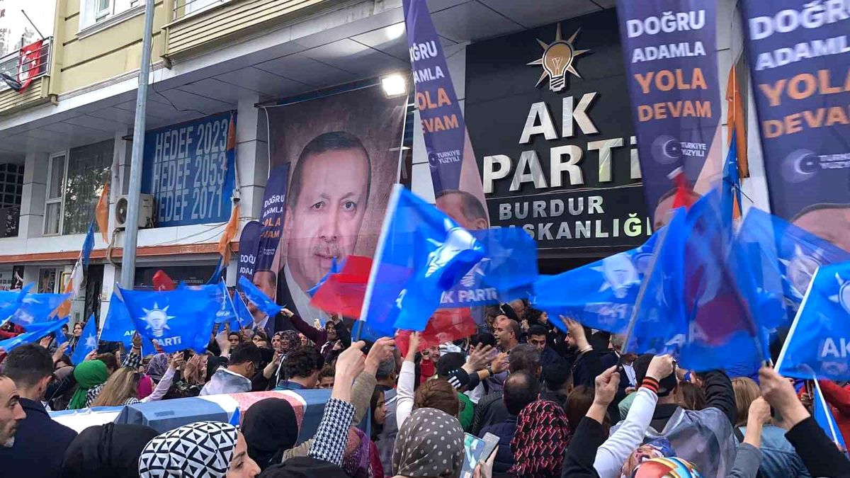 Burdur'da Cumhurbaşkanı Erdoğan'ın Zaferi Coşkuyla Kutlandı