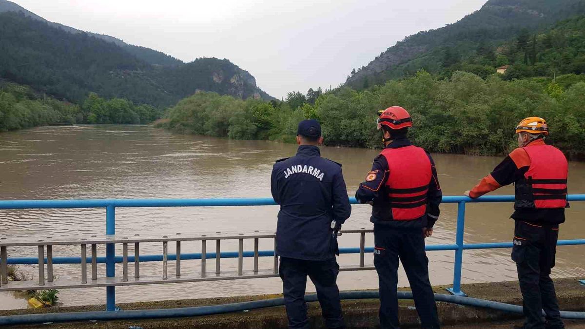 Karabük'te Çaya Düşen Vatandaş İhbarı