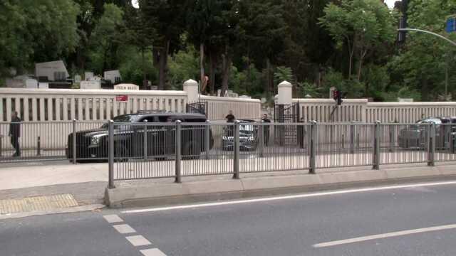 Cumhurbaşkanı Erdoğan, anne ve babasının kabirlerini ziyaret etti Cumhurbaşkanı Erdoğan, anne ve babasının kabirlerini ziyaret etti