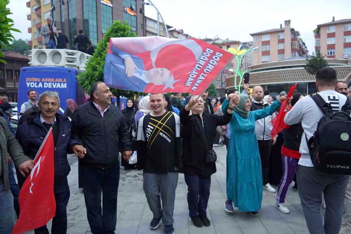 Cumhurbaşkanı Erdoğan'ın hemşehrileri kutlamalara başladı