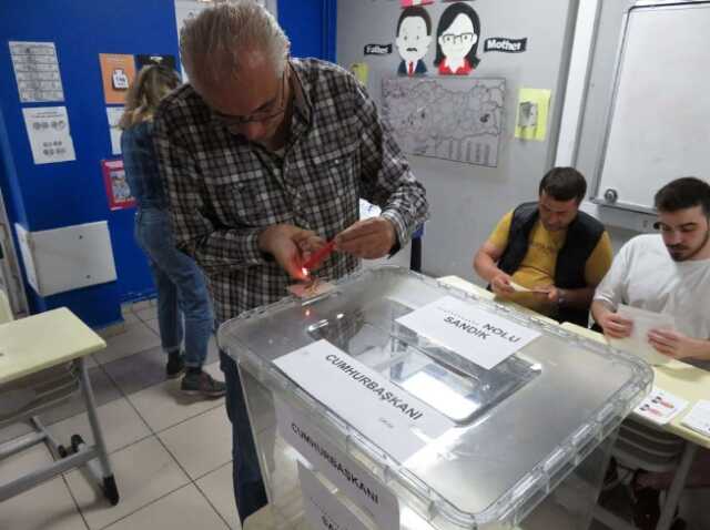 Cumhurbaşkanlığı seçiminde sandık yemini ederek göreve başladılar