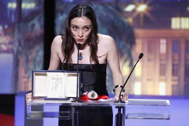 Demet Özdemir, Merve Dizdar'ın Cannes'daki sözlerinden dolayı gelen eleştirilere ateş püskürdü Demet Özdemir, Merve Dizdar'ın Cannes'daki sözlerinden dolayı gelen eleştirilere ateş püskürdü