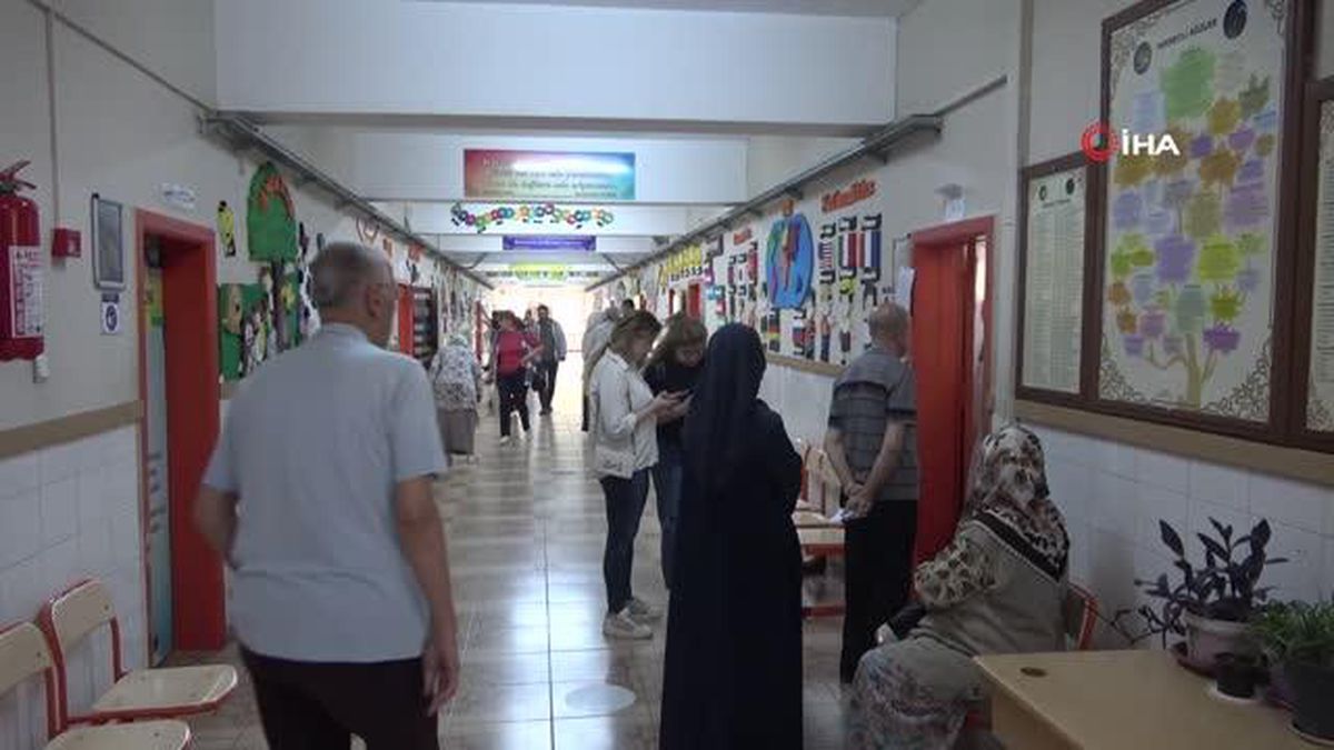 Deprem Bölgesi Osmaniye'de Oy Kullanma İşlemi Başladı
