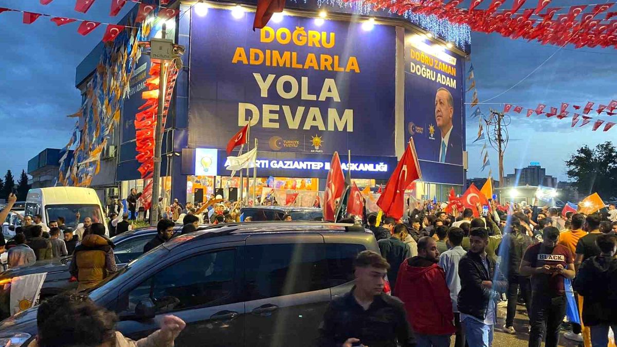 AK Parti Gaziantep'te Erdoğan zaferi kutlandı