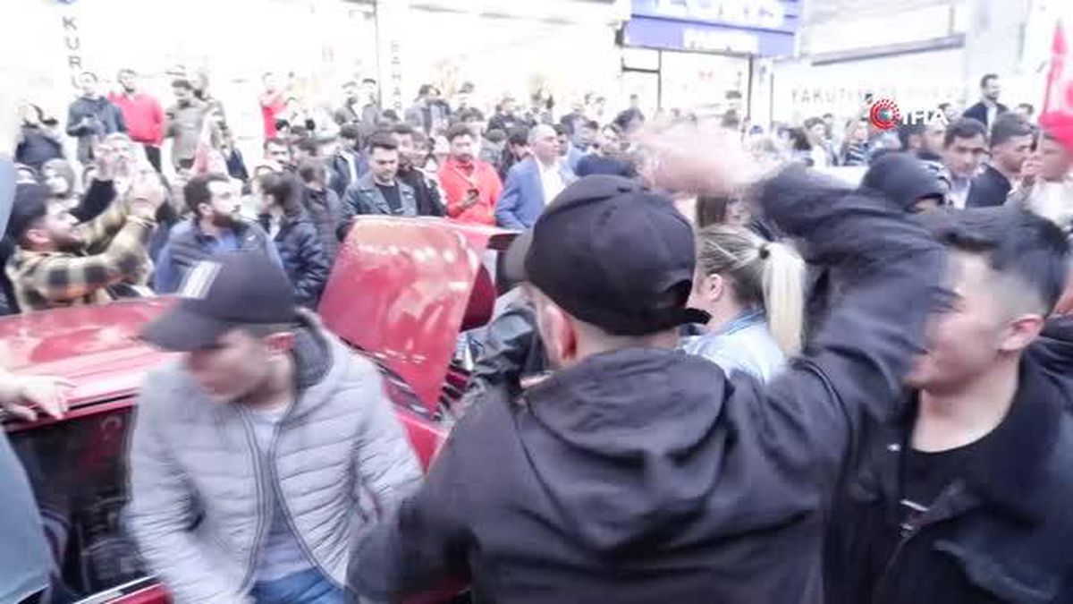 Erzurumluların halaylı seçim sevinci