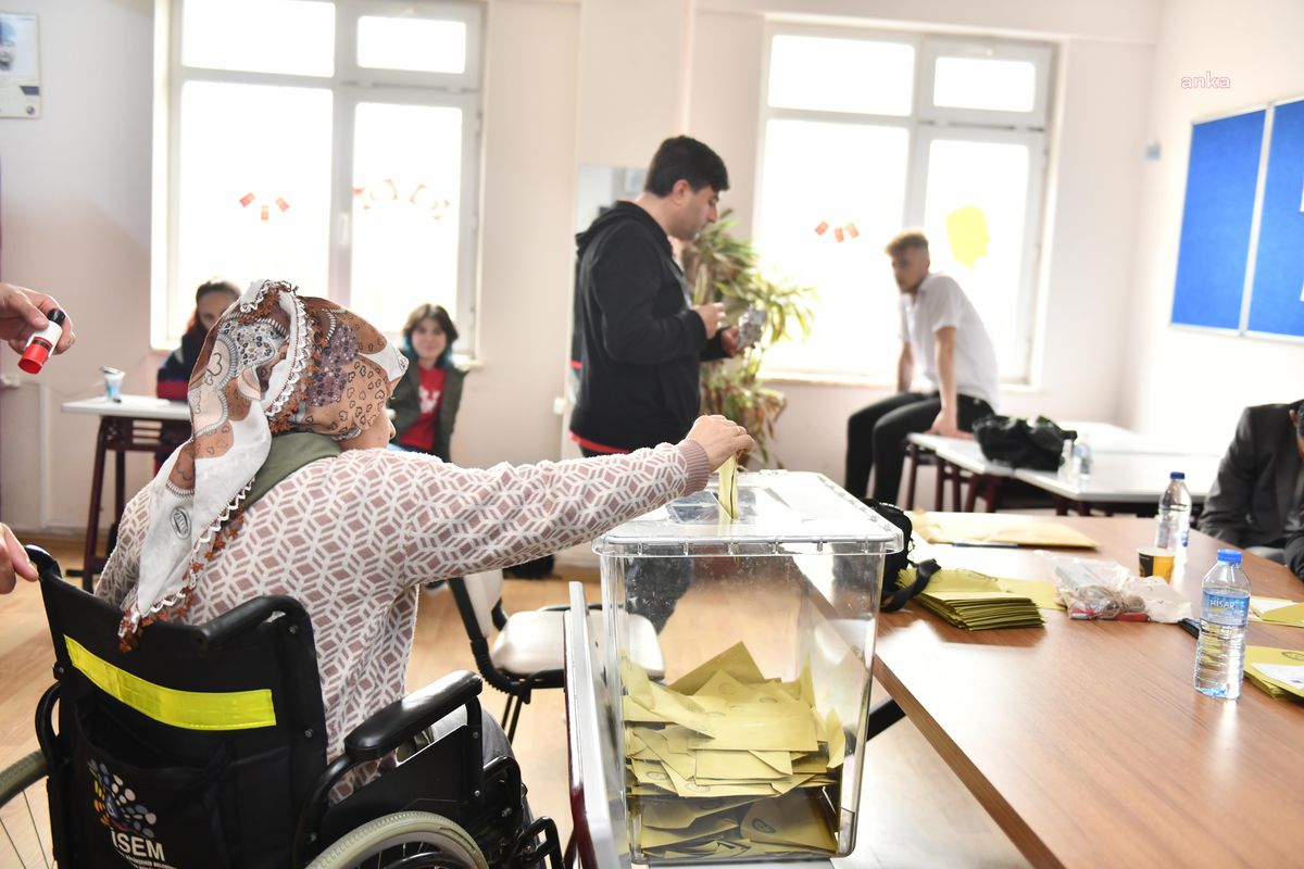 Esenyurt'ta Engelli ve 65 Yaş Üstü Vatandaşlar Sandıklara Taşındı