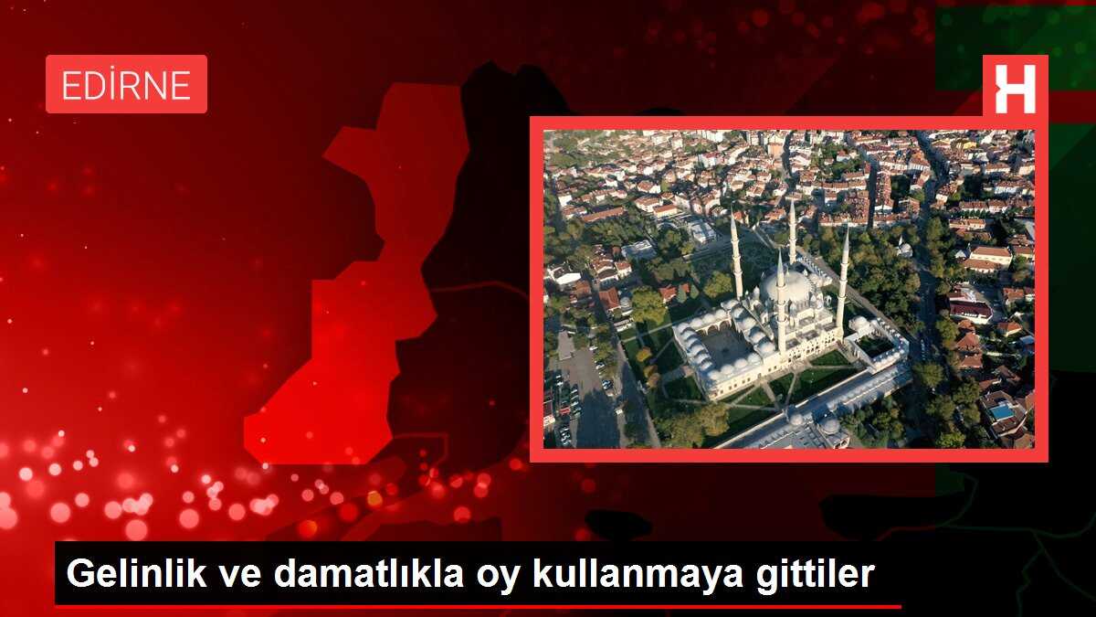Gelinlik ve damatlıkla oy kullanmaya gittiler