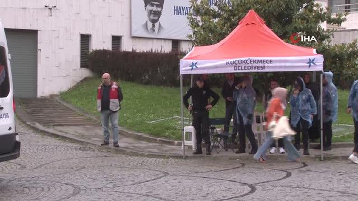 İstanbul'da Sayılan Oylar İlçe Seçim Kurullarına Getiriliyor