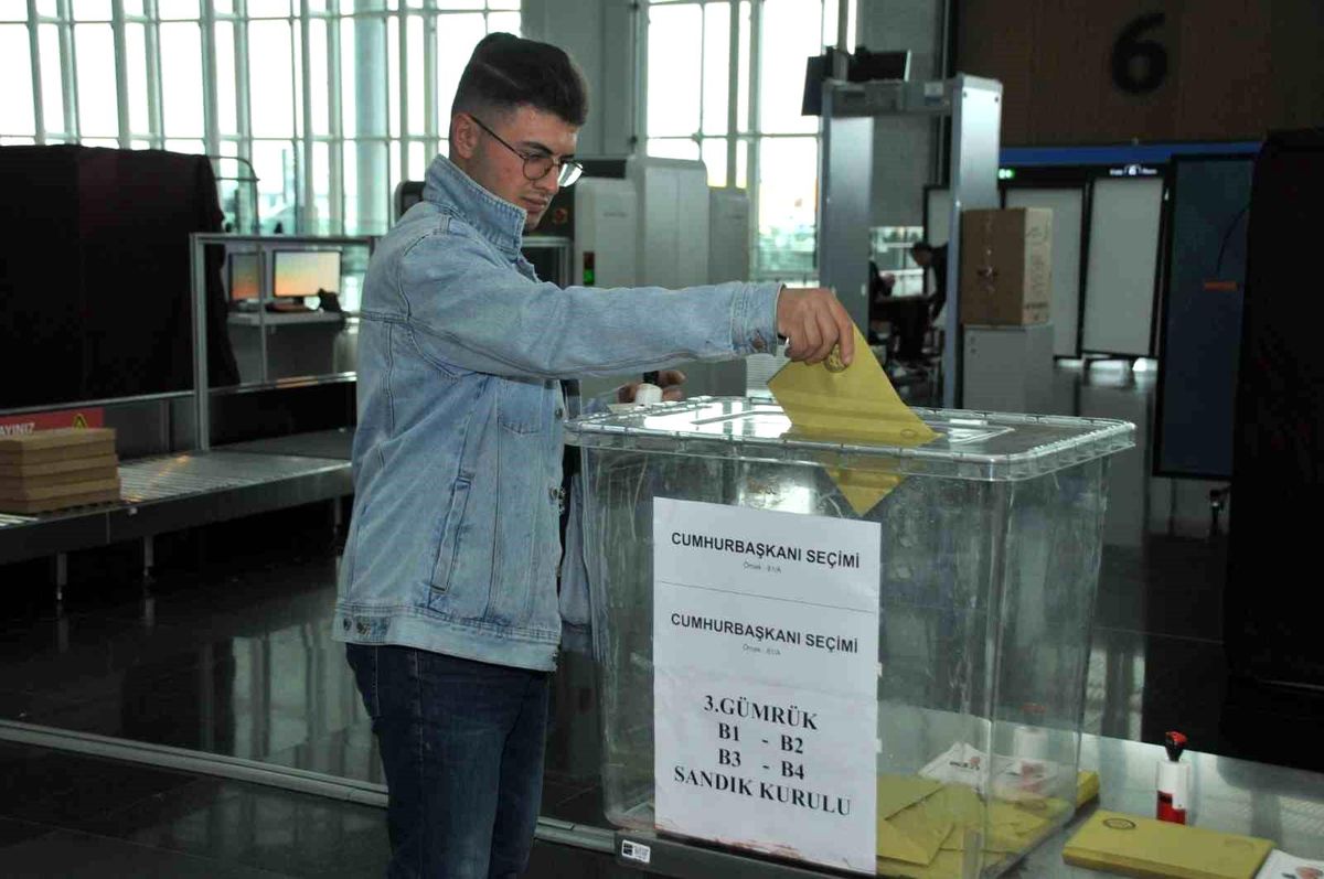 İstanbul Havalimanı'nda 15 binden fazla seçmen oy kullandı