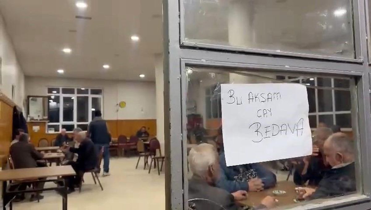 Kahvehanede bu akşam çaylar ücretsiz