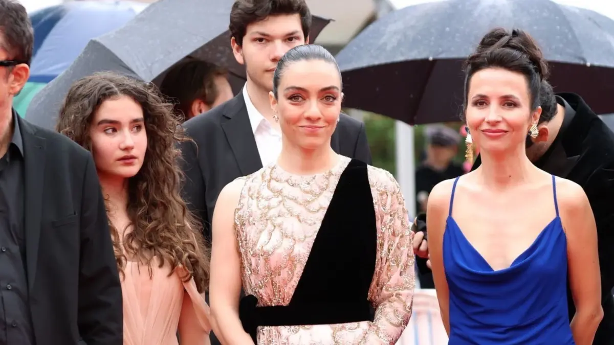 Kuru Otlar Üstüne vizyon tarihi ne, Netflix'te var mı? Kuru Otlar Üstüne vizyona girdi mi? Kuru Otlar Üstüne Türkiye'de ne zaman vizyona girecek?