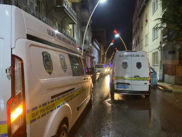 Masaj salonunda silahlı kavga! 1 ölü, 1 yaralı Masaj salonunda silahlı kavga! 1 ölü, 1 yaralı