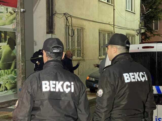 Masaj salonunda silahlı kavga! 1 ölü, 1 yaralı Masaj salonunda silahlı kavga! 1 ölü, 1 yaralı