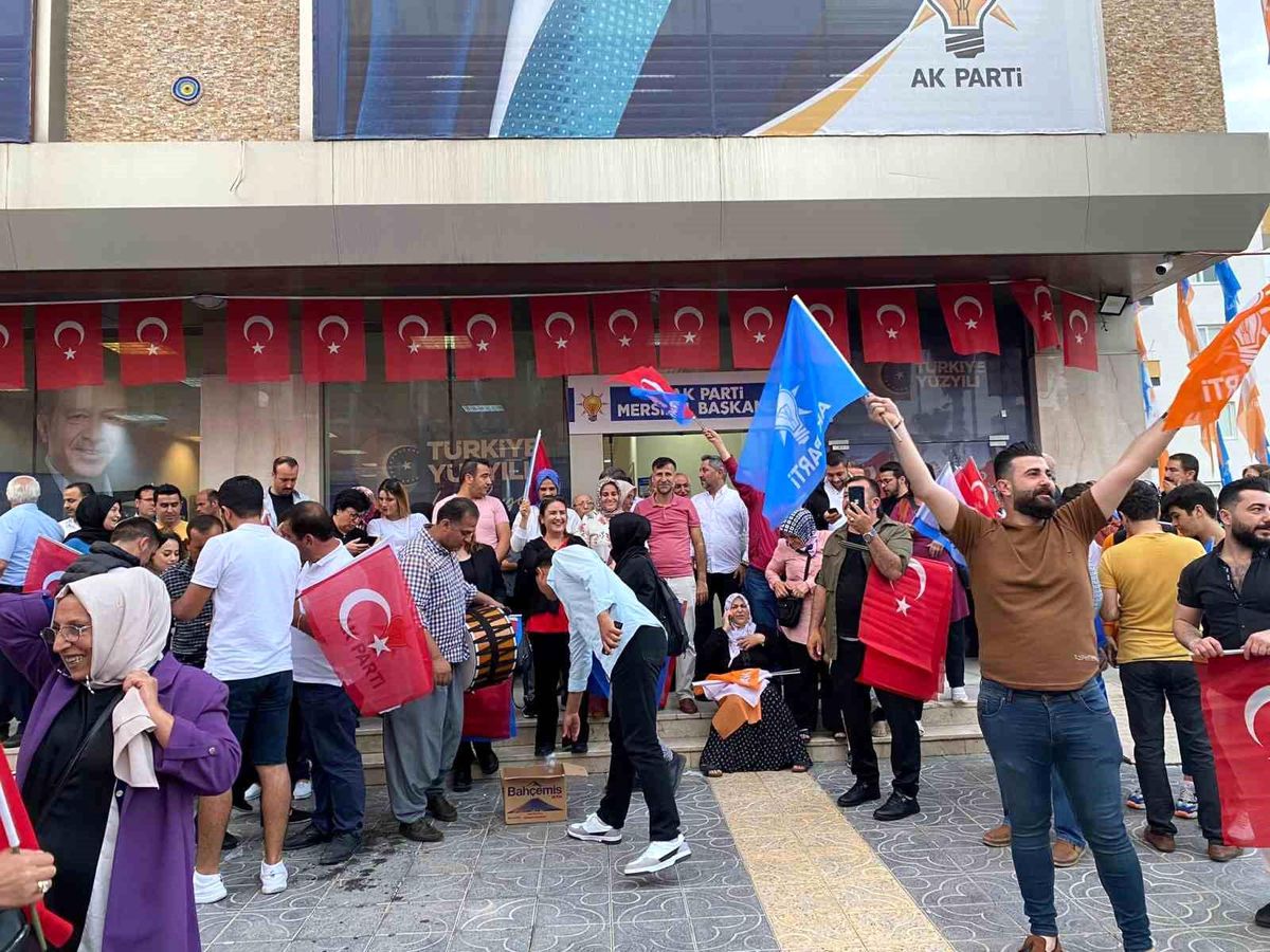 Cumhurbaşkanı Erdoğan'ın Zaferi Mersin'de Kutlandı