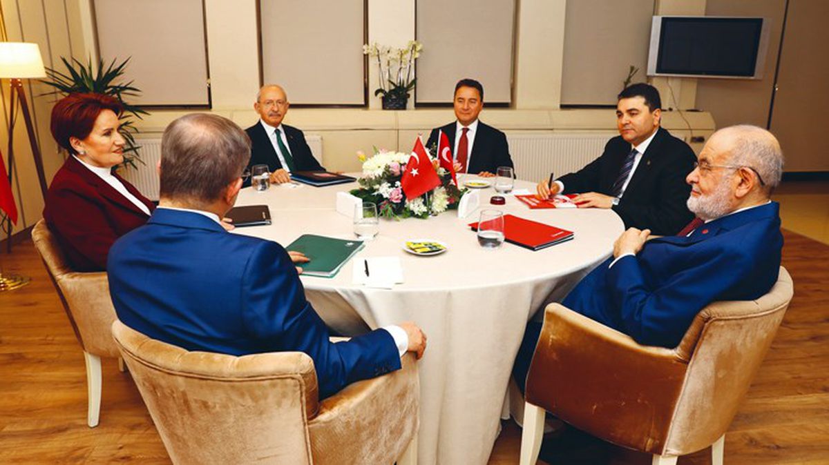 Millet İttifakı, seçim sonuçlarının ardından CHP Genel Merkezi'nde toplandı