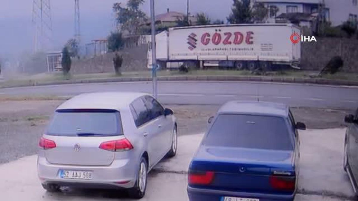 Ordu'da Otobüsle Çarpışan Araç Metrelerce Savruldu
