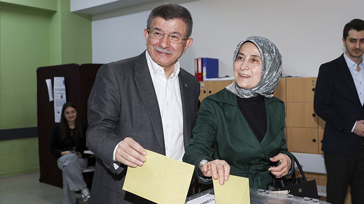 Davutoğlu'ndan seçim sonuçlarına ilişkin ilk yorum! Temennide bulunup Kılıçdaroğlu'nun adını anmadı