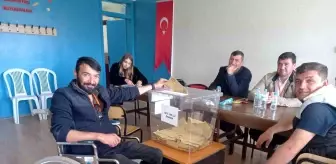 Tekerlekli sandalye ile sandık başına geldi