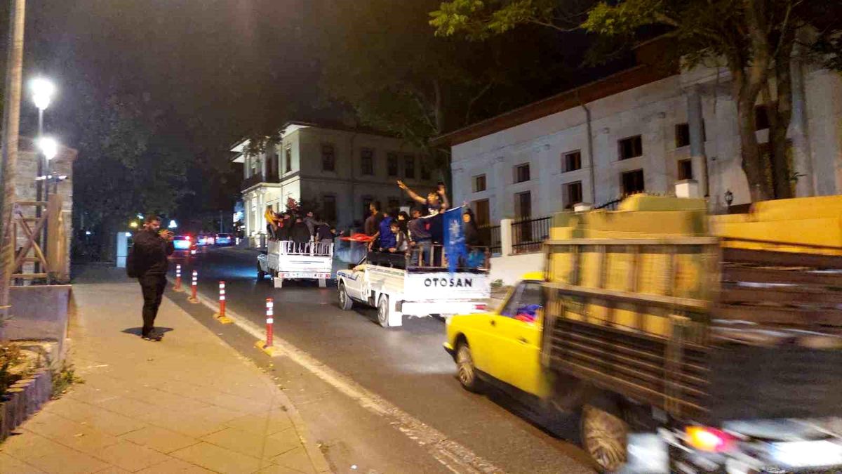 Tekirdağ sokakları korna sesleriyle yankılandı