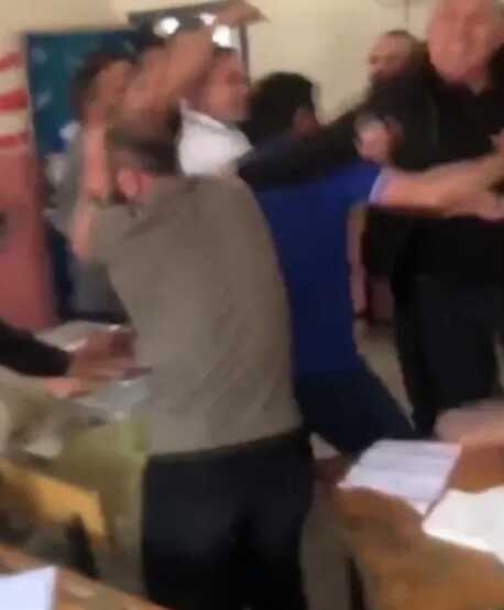 Yer yine Şanlıurfa! Toplu oy kullanımını engellemeye giden avukatlar okula sokulmadı