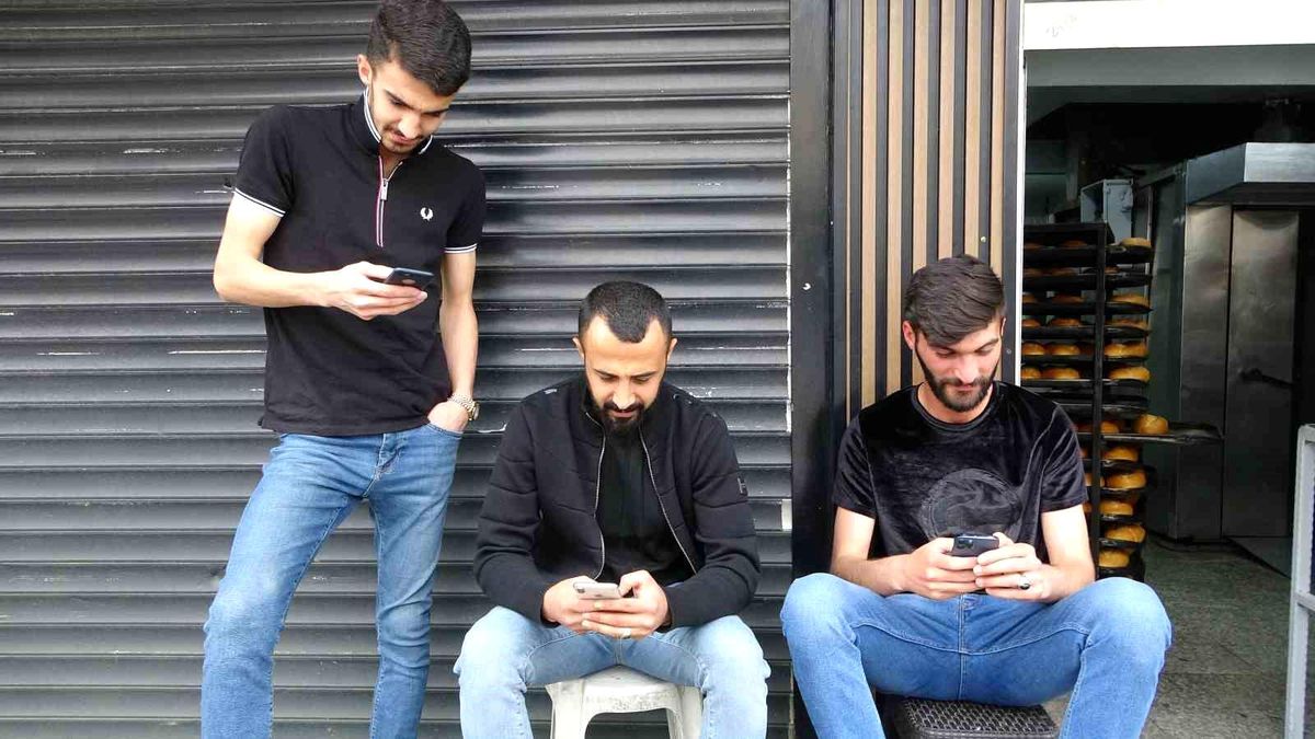 Yüksekova'da vatandaşlar seçim sonuçlarını bekliyor