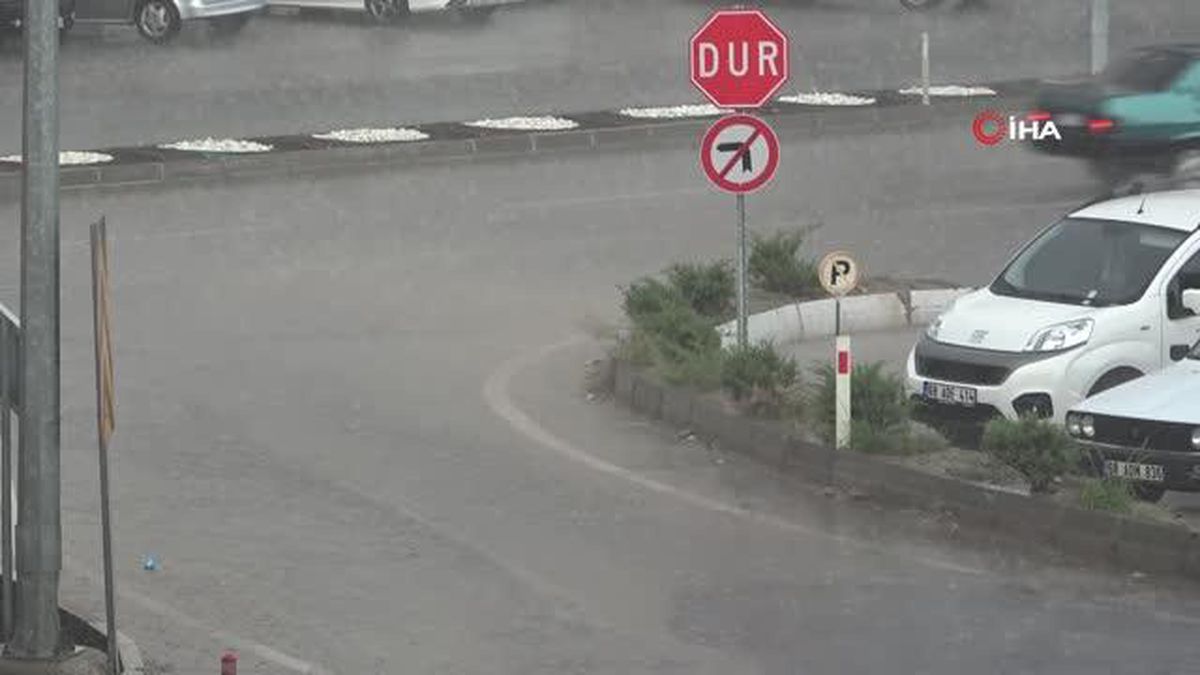 Aksaray'da Sağanak Yağmur Etkili Oluyor