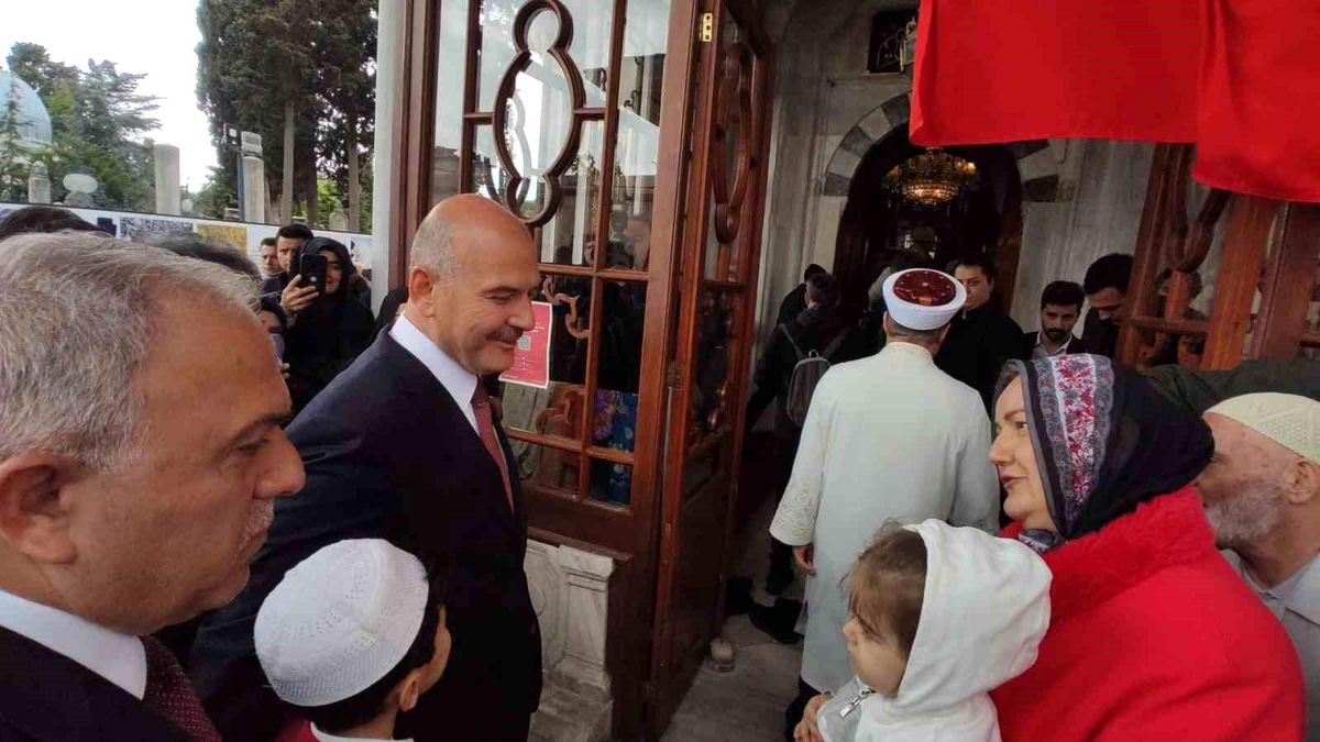 İçişleri Bakanı Süleyman Soylu İstanbul'un Fethi'nin 570. Yıl Dönümünde Fatih Sultan Mehmed Han'ın Türbesini Ziyaret Etti