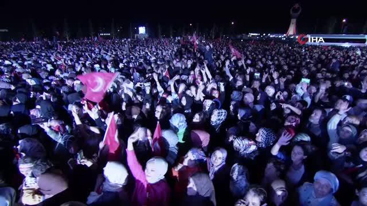 Cumhurbaşkanı Erdoğan, Beştepe'de 320 bin vatandaşa hitap etti