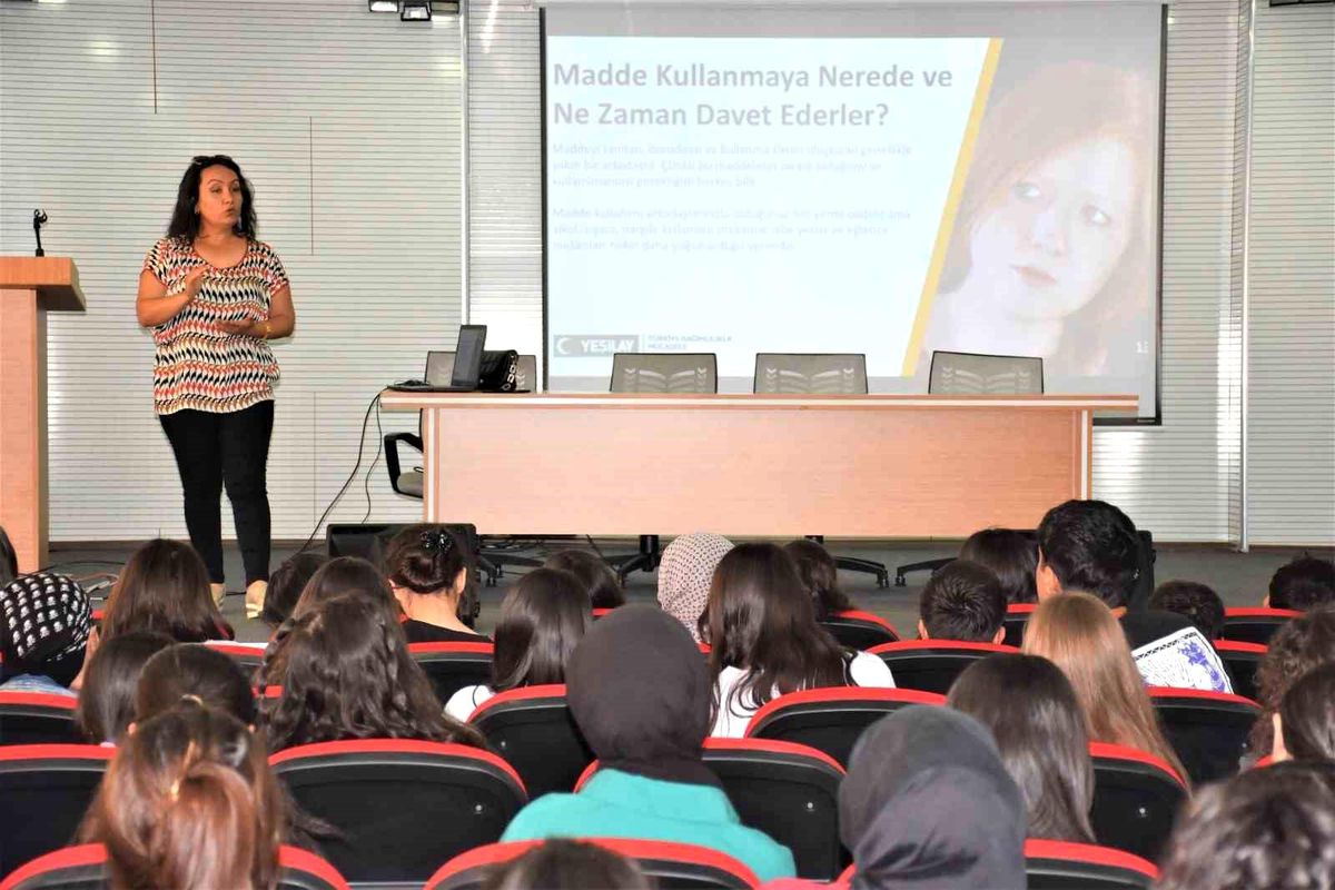 Diyarbakır'da öğrencilere madde bağımlığına yönelik koruyucu seminer